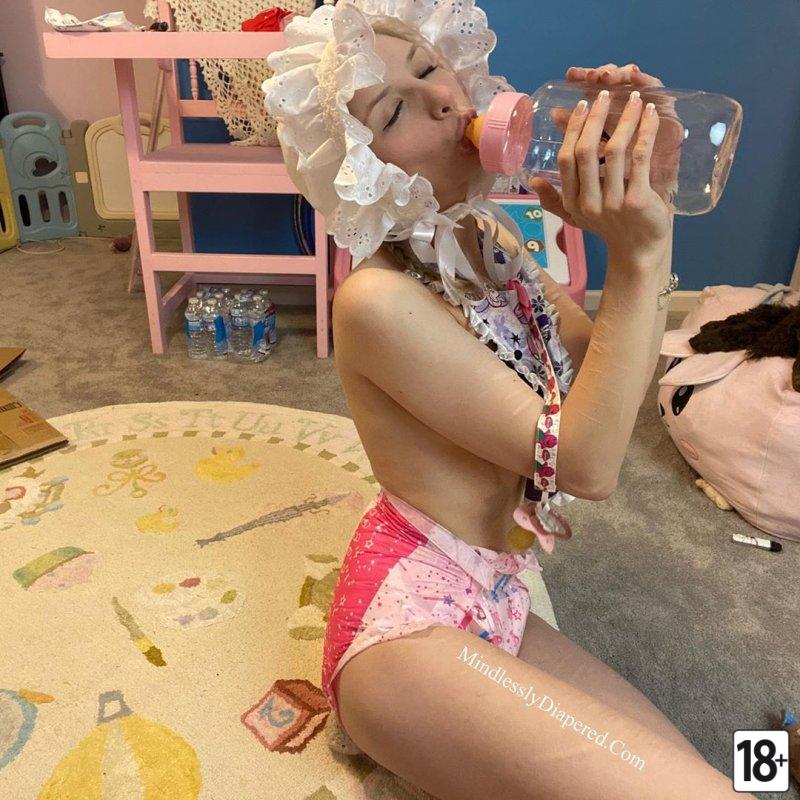 Жительница Восточного побережья США — Пейджи: история ABDL фетиша и заработка