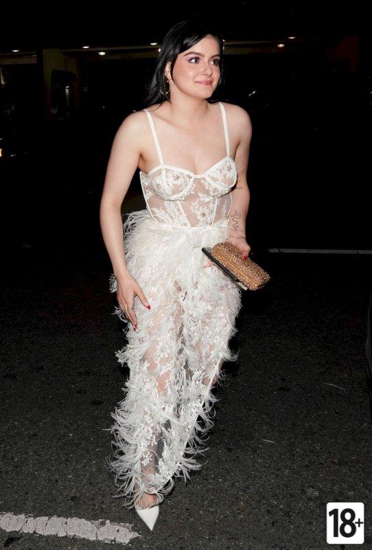 Фото: Ариэль Уинтер в странном кружевном платье в Западном Голливуде