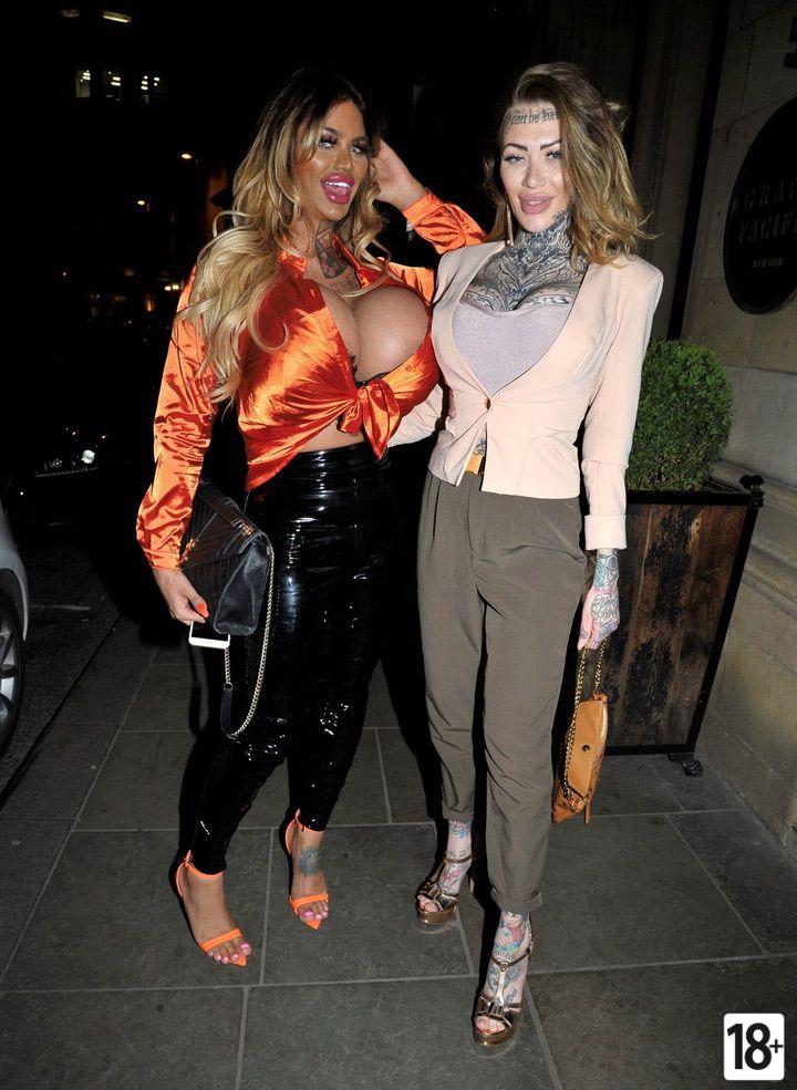 Ники Валентина Роза: британская модель с самым большим искусственным бюстом в стране