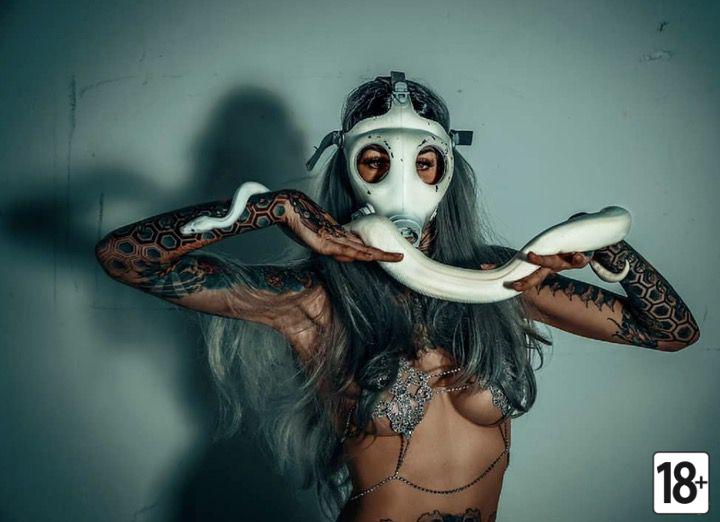 Красочные татуированные девушки : привлекательность с новым стилем!