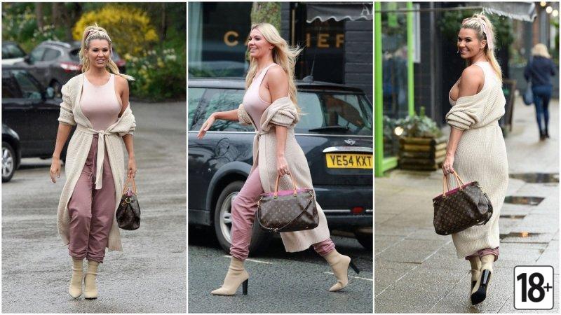 Кристин МакГиннесс в сексуальной маечке на улице в Элдерлей-Эдж, Чешир: фотосессия моделирования.