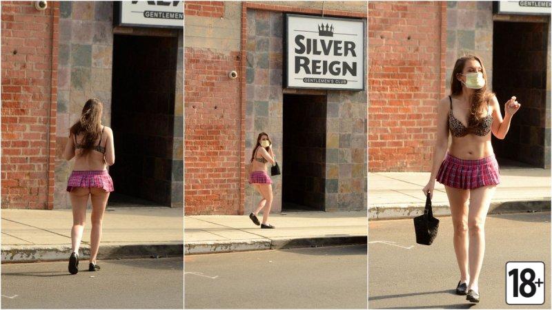 Актриса Алишия Арден посетила стрип-клуб в Лос-Анджелесе в медицинской маске и мини-юбке