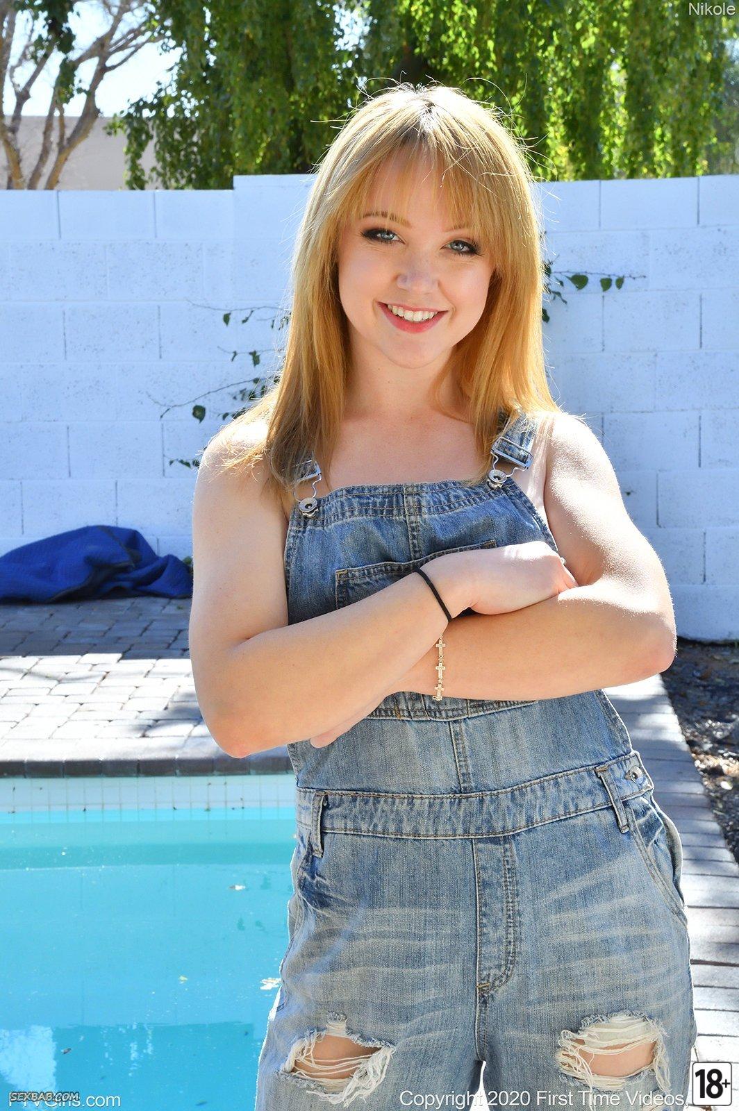 Мөлдір трусикалардың эротикалық фотосуреттері