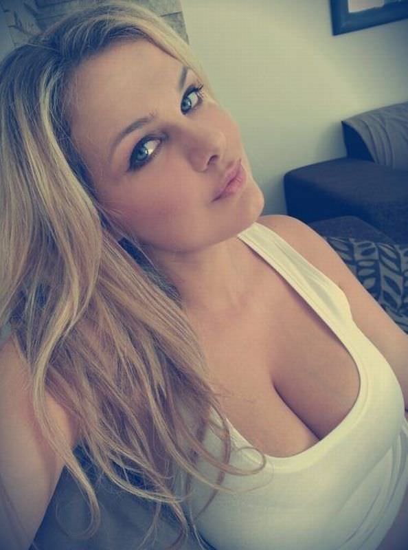 Учительница английского языка показывает сиськи