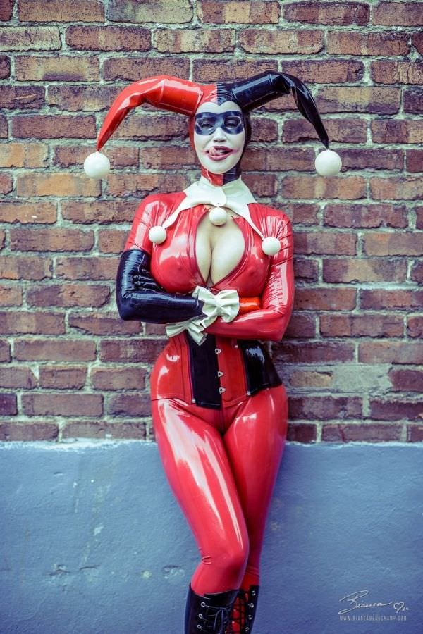 Bianca женщина, которая обожает латекс