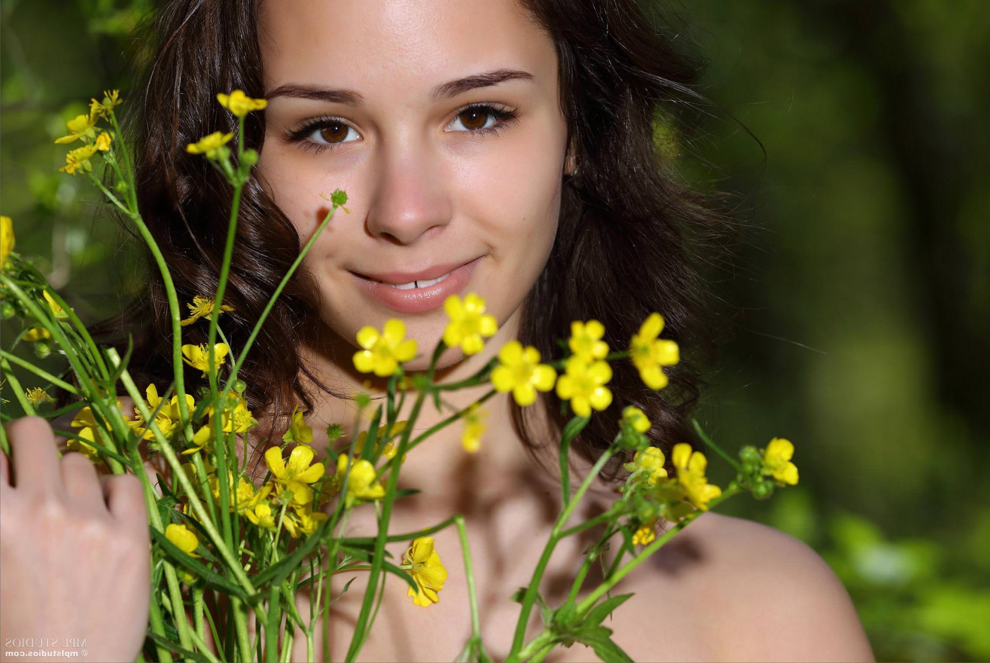 Кареглазая лесная нимфа