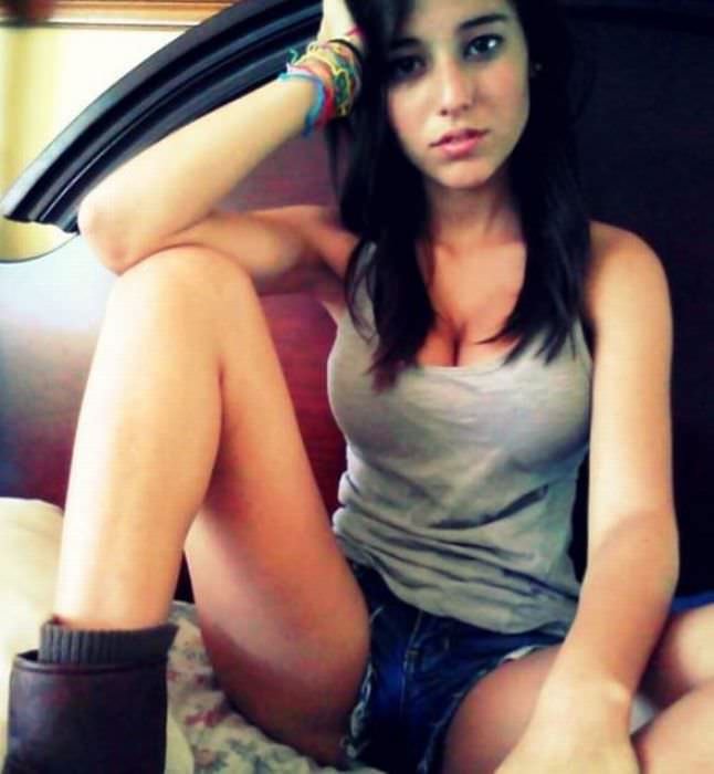 Энджи Ворона ей 18 лет, и она очень милая