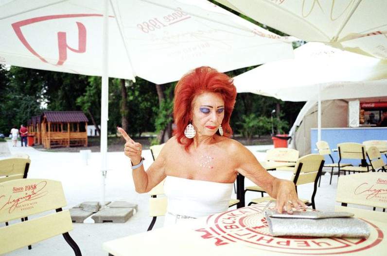 70-летняя украинка фотографируется топлесс и размышляет о съемках порнографии