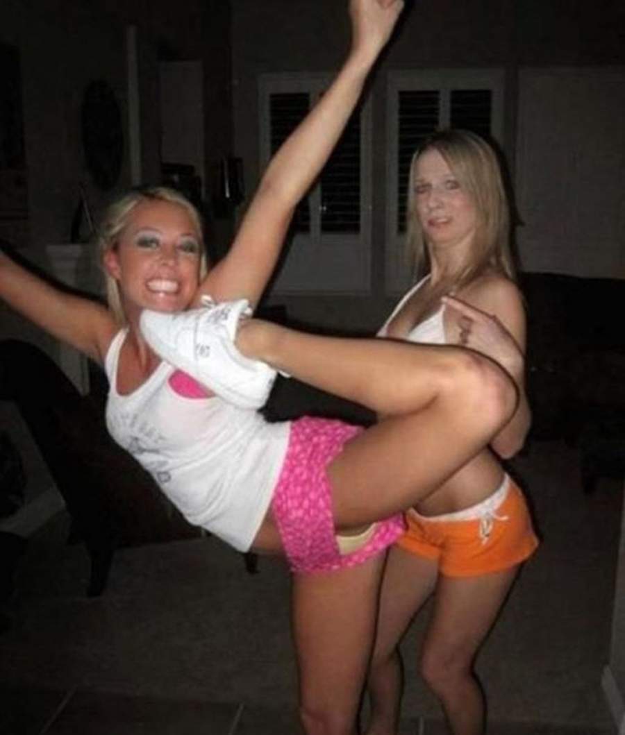 Очень сексуальные девушки отрываются на вечеринках
