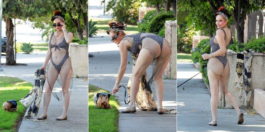 Актриса Phoebe Price в откровенном наряде прогулялась с собачкой