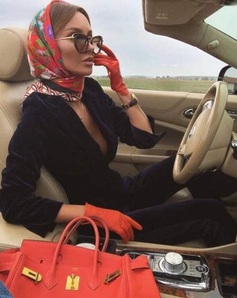 Шикарные женщины в платке на фото