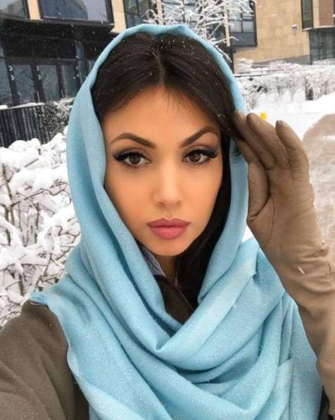 Шикарные женщины в платке на фото