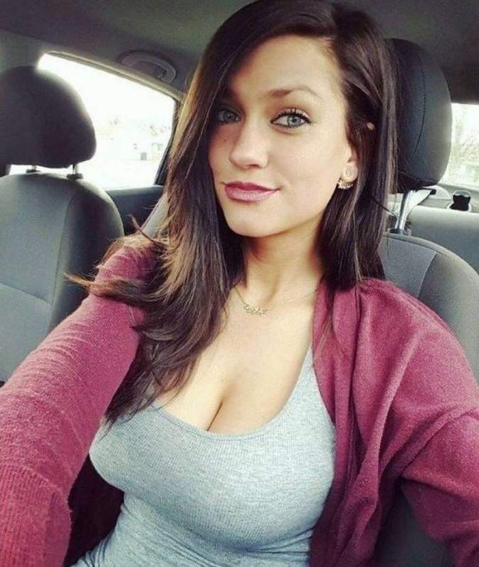 Красивые женщины с роскошной грудью ( 30 фото )