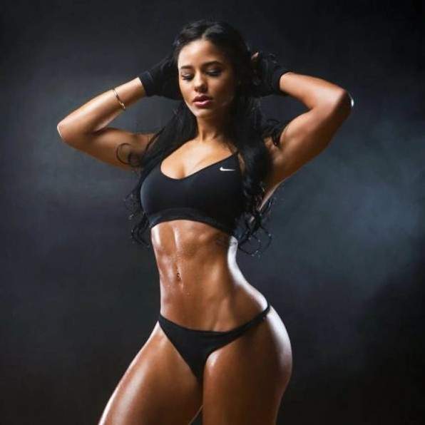 Самая прекрасная спортивная фигура — это очаровательная женщина.