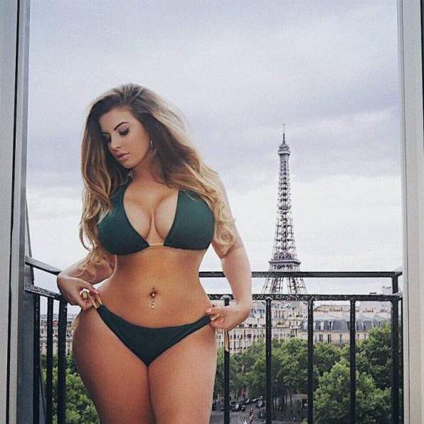 Фотографии моделей размера плюс.