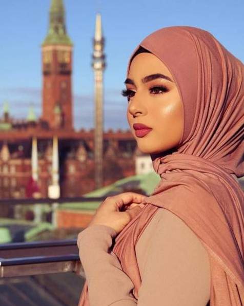 Девушка в платке - фото мусульманка