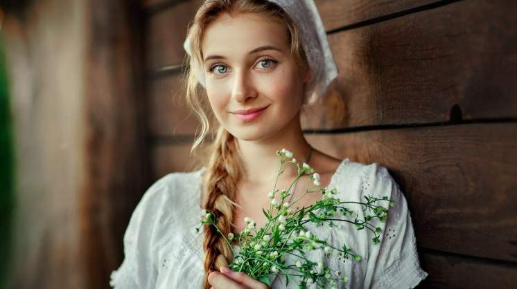 Самая красивая  деревенская девушка