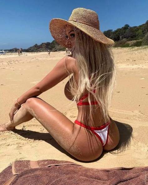 Самая красивая девушка на пляже