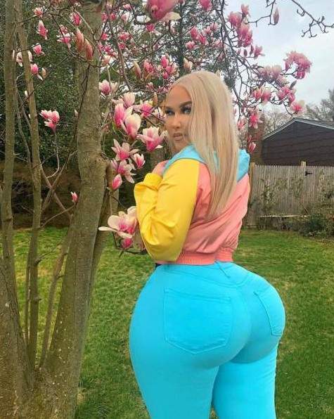 Сексуальные девушки с большими жопами на улице