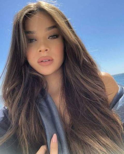 Сексуальные девушки с каштановыми волосами