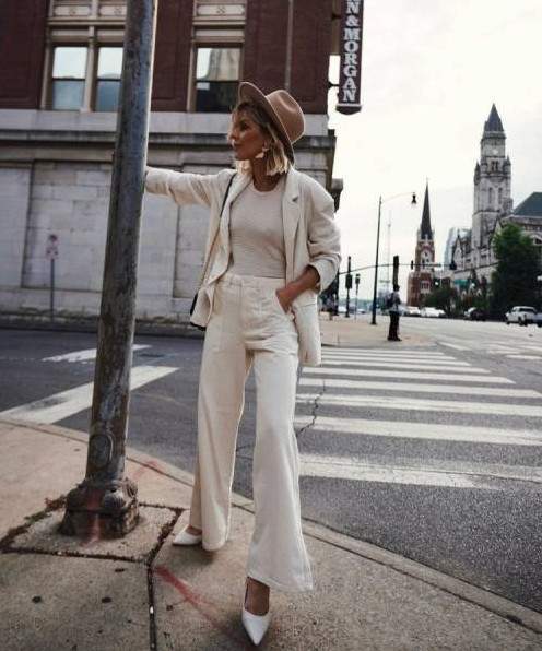 Монохромный образ девушки