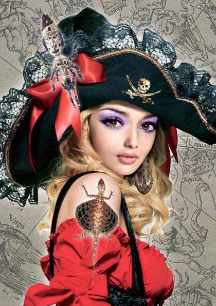 Костюмы для девушки - пиратка разбойница